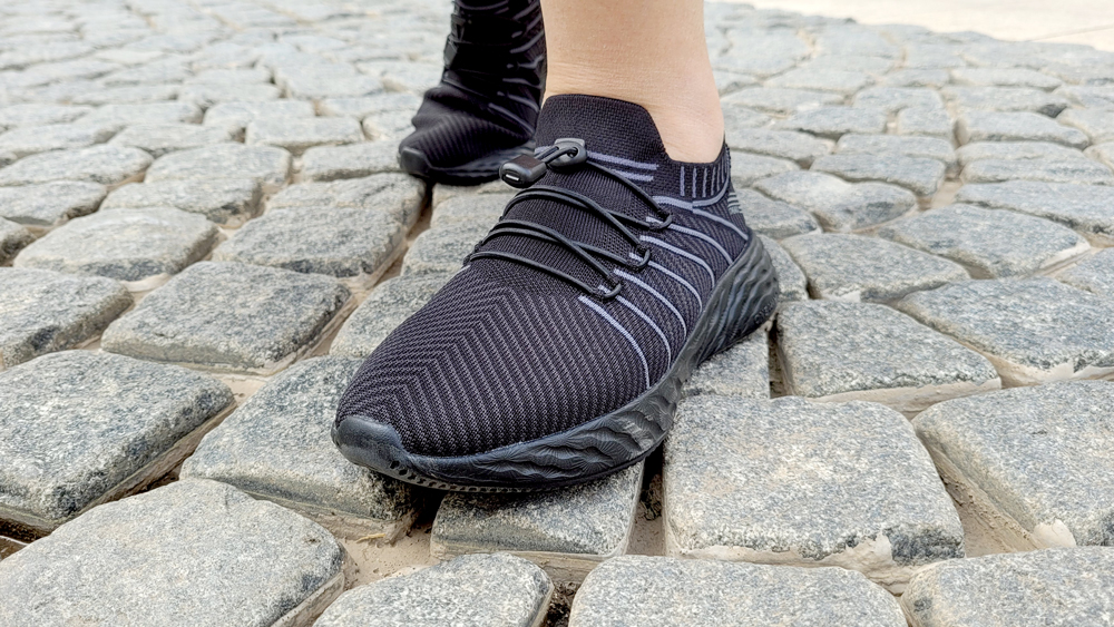 放棄不好看的雨靴吧！這款國產“小黑鞋”踩水坑也不怕